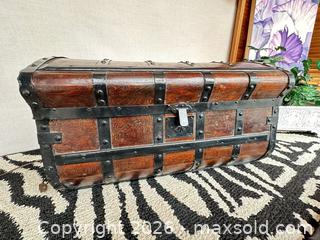 MaxSold Auction: Storage Trunk Blanket Chest - Webster (New York, USA) PARTNER MANAGED Estate Sale Online Auction - North Avenue