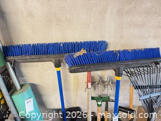 MaxSold Auction: Rakes, Brooms and More  - Oshawa (Ontario, Canada) PARTNER MANAGED Downsizing Online Auction - Somerville Street