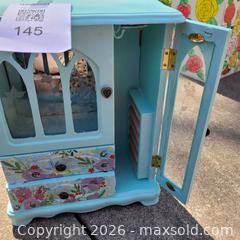 MaxSold Auction: (145) Redesigned vintage jewellery box - Strathroy-Caradoc (Ontario, Canada) SELLER MANAGED Downsizing Online Auction - Strathroyal Avenue