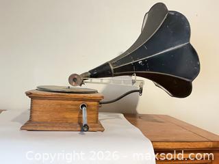 MaxSold Auction: Wind-Up Tabletop Gramophone with Metal Horn - Henderson (Nevada, USA) PARTNER MANAGED Estate Sale Online Auction - West Warm Springs Road