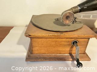 MaxSold Auction: Wind-Up Tabletop Gramophone with Metal Horn - Henderson (Nevada, USA) PARTNER MANAGED Estate Sale Online Auction - West Warm Springs Road