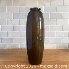 MaxSold Auction: Antique J.B. Owens Pottery "Utopian" Iris Flower Ceramic Vase, USA, c1900 - Toronto (Ontario, Canada) SELLER MANAGED Reseller Online Auction - Ellsworth Avenue