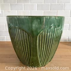 MaxSold Auction: Vintage 9-Inch Gothic Green Drip Glaze Stoneware Jardiniere Planter No. 1420, Robinson Ransbottom Pottery Co. - Toronto (Ontario, Canada) SELLER MANAGED Reseller Online Auction - Ellsworth Avenue