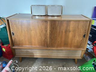 MaxSold Auction: Mid-Century Console Stereo Cabinet with Turntable & Speakers - Aurora (Colorado, USA) PARTNER MANAGED Estate Sale Online Auction - South Danube Circle