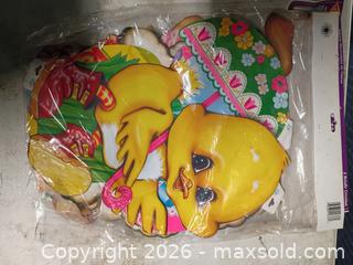 MaxSold Auction: Easter cutouts - Le Roy (New York, USA) SELLER MANAGED Downsizing Online Auction - East Main Road
