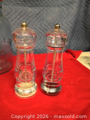 MaxSold Auction: Salt and pepper grinder assorted dishes - Le Roy (New York, USA) SELLER MANAGED Downsizing Online Auction - East Main Road