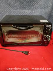 MaxSold Auction: Toaster oven - Le Roy (New York, USA) SELLER MANAGED Downsizing Online Auction - East Main Road