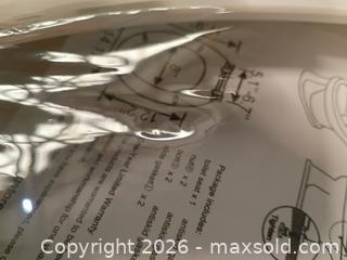 MaxSold Auction: Toilet seat - Le Roy (New York, USA) SELLER MANAGED Downsizing Online Auction - East Main Road