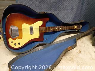 MaxSold Auction: TrueTone electric guitar in case - Le Roy (New York, USA) SELLER MANAGED Downsizing Online Auction - East Main Road
