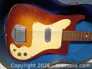 MaxSold Auction: TrueTone electric guitar in case - Le Roy (New York, USA) SELLER MANAGED Downsizing Online Auction - East Main Road