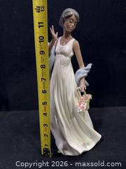 MaxSold Auction: Lladró "Winds of Romance" Porcelain Figurine - Hatboro (Pennsylvania, USA) PARTNER MANAGED Estate Sale Online Auction - Jacksonville