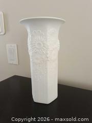 MaxSold Auction: Kaiser Vase A - London (Ontario, Canada) SELLER MANAGED Estate Sale Online Auction - Shore Road