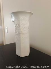 MaxSold Auction: Kaiser Vase A - London (Ontario, Canada) SELLER MANAGED Estate Sale Online Auction - Shore Road