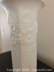 MaxSold Auction: Kaiser Vase A - London (Ontario, Canada) SELLER MANAGED Estate Sale Online Auction - Shore Road