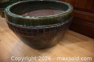 MaxSold Auction: Extra Large Clay Pot for plants . - Toronto (Ontario, Canada) SELLER MANAGED Downsizing Online Auction - Chesswood Drive (STORAGE)