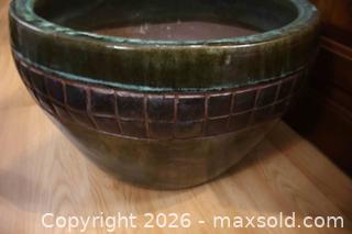MaxSold Auction: Extra Large Clay Pot for plants . - Toronto (Ontario, Canada) SELLER MANAGED Downsizing Online Auction - Chesswood Drive (STORAGE)