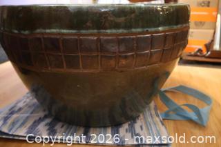 MaxSold Auction: Extra Large Clay Pot for plants or tree.  - Toronto (Ontario, Canada) SELLER MANAGED Downsizing Online Auction - Chesswood Drive (STORAGE)
