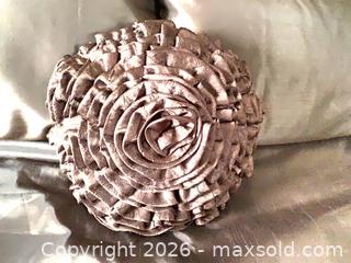 MaxSold Auction: Bedroom Bed Covers  - Toronto (Ontario, Canada) SELLER MANAGED Downsizing Online Auction - Cronin Drive