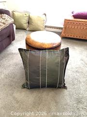 MaxSold Auction: Den Accessories  - Toronto (Ontario, Canada) SELLER MANAGED Downsizing Online Auction - Cronin Drive