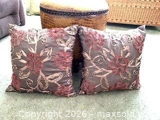 MaxSold Auction: Den Accessories  - Toronto (Ontario, Canada) SELLER MANAGED Downsizing Online Auction - Cronin Drive