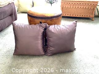 MaxSold Auction: Den Accessories  - Toronto (Ontario, Canada) SELLER MANAGED Downsizing Online Auction - Cronin Drive