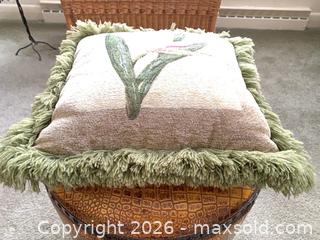 MaxSold Auction: Den Accessories  - Toronto (Ontario, Canada) SELLER MANAGED Downsizing Online Auction - Cronin Drive
