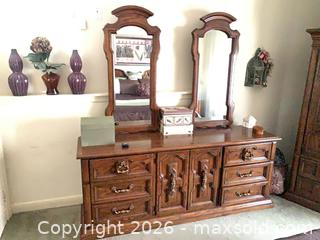 MaxSold Auction: Matching Bedroom Furniture  - Toronto (Ontario, Canada) SELLER MANAGED Downsizing Online Auction - Cronin Drive