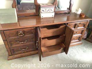 MaxSold Auction: Matching Bedroom Furniture  - Toronto (Ontario, Canada) SELLER MANAGED Downsizing Online Auction - Cronin Drive
