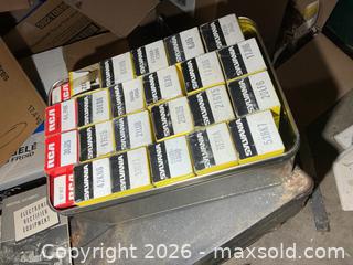MaxSold Auction: Vintage Radio Bulbs B - Greater Napanee (Ontario, Canada) PARTNER MANAGED Estate Sale Online Auction - Camden Road