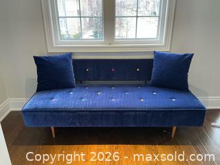 MaxSold Auction: Vintage 1970s Mid-Century Modern Sofa  - Aurora (Ontario, Canada) SELLER MANAGED Downsizing Online Auction -  Kane Crescent