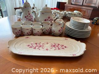 MaxSold Auction: Hollóháza HLH3 Pink Flowers Lot - Toronto (Ontario, Canada) SELLER MANAGED Estate Sale Online Auction - Walmer Road (CONDO)