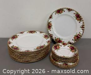 MaxSold Auction: (10) Vintage English Royal Albert Old Country Roses Dinner Plates & More  - Toronto (Ontario, Canada) PARTNER MANAGED Reseller Online Auction - Queen Street West