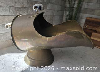 MaxSold Auction: Vintage Brass Coal Scuttle with Ceramic Handle - 21.25"L x 9.75"W x 13.25"H - Kingston (Ontario, Canada) SELLER MANAGED Downsizing Online Auction - Abdo Road
