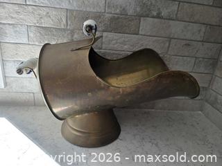 MaxSold Auction: Vintage Brass Coal Scuttle with Ceramic Handle - 21.25"L x 9.75"W x 13.25"H - Kingston (Ontario, Canada) SELLER MANAGED Downsizing Online Auction - Abdo Road