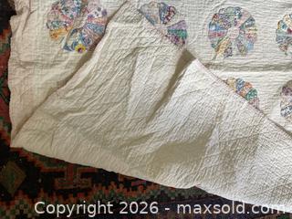 MaxSold Auction: Antique Handmade Summer Quilt. - Oro-Medonte (Ontario, Canada) SELLER MANAGED Downsizing Online Auction - Line 7 South