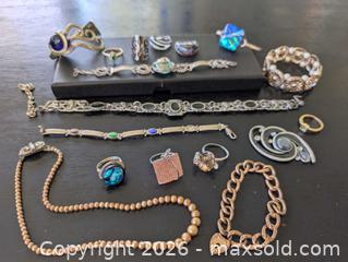 MaxSold Auction: Miscellaneous jewelry lot  - Ottawa (Ontario, Canada) SELLER MANAGED Downsizing Online Auction - Kingsford Court