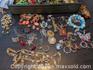 MaxSold Auction: Vintage jewelry box with 8lbs of jewelry  - Ottawa (Ontario, Canada) SELLER MANAGED Downsizing Online Auction - Kingsford Court