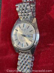 MaxSold Auction: vintage men's SEIKO Automatic watch  - Mississauga (Ontario, Canada) SELLER MANAGED Downsizing Online Auction - Summerville Court (STORAGE)