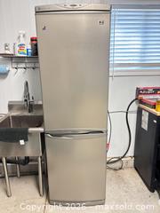 MaxSold Auction: LG Stainless Steel Bottom-Freezer Refrigerator 14-18 cu ft - South Frontenac (Ontario, Canada) SELLER MANAGED Moving Online Auction -  Pepper Lane
