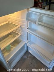 MaxSold Auction: Amana Top-Freezer Refrigerator with White Finish - Leeds And The Thousand Islands (Ontario, Canada) PARTNER MANAGED Downsizing Online Auction - Main Street