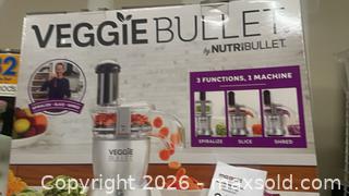 MaxSold Auction: NutriBullet Veggie Bullet Spiralizer + Snapware 32-Piece Container Set - Upper Marlboro (Maryland, USA) SELLER MANAGED Estate Sale Online Auction - Fox Bow Drive