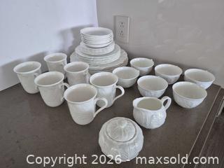 MaxSold Auction: Wedgwood Countryware Bone China Dinnerware Set for 6 (Approx. 38 pc) - Toronto (Ontario, Canada) PARTNER MANAGED Estate Sale Online Auction - Yorkville Avenue (CONDO) PART 2