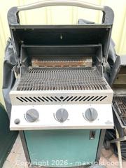 MaxSold Auction: Napoleon Propane Gas Grill and Portable Charcoal Grill - Ottawa (Ontario, Canada) PARTNER MANAGED Downsizing Online Auction - Hamelin Crescent