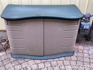 MaxSold Auction: Rubbermaid Large Deck Box Outdoor Storage (Beige/Green) - Ottawa (Ontario, Canada) PARTNER MANAGED Downsizing Online Auction - Hamelin Crescent