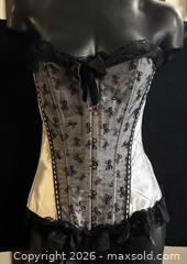 MaxSold Auction: Black & White Lace Bridal Corset Bustier, Size M - Antioch (California, USA) SELLER MANAGED Downsizing Online Auction -  Mahogany Way (STORAGE)