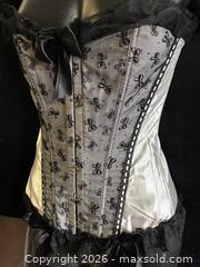 MaxSold Auction: Black & White Lace Bridal Corset Bustier, Size M - Antioch (California, USA) SELLER MANAGED Downsizing Online Auction -  Mahogany Way (STORAGE)