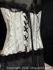 MaxSold Auction: Black & White Lace Bridal Corset Bustier, Size M - Antioch (California, USA) SELLER MANAGED Downsizing Online Auction -  Mahogany Way (STORAGE)