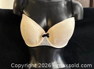MaxSold Auction: B&W Lace Bra w/ Black Pencil Skirt - Antioch (California, USA) SELLER MANAGED Downsizing Online Auction -  Mahogany Way (STORAGE)
