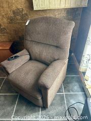 MaxSold Auction: Powered Reclining Chair - La-Z-Boy - Welland (Ontario, Canada) SELLER MANAGED Estate Sale Online Auction - East Main Street