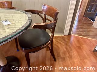 MaxSold Auction: Round Pedestal Kitchen Table and 4 Chairs - Welland (Ontario, Canada) SELLER MANAGED Estate Sale Online Auction - East Main Street